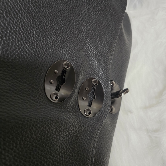 Elegant Black Leather Two Way Bag - Picture 7 of 11